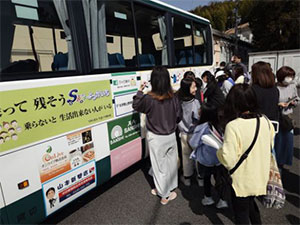 お絵描きバスイベントを実施